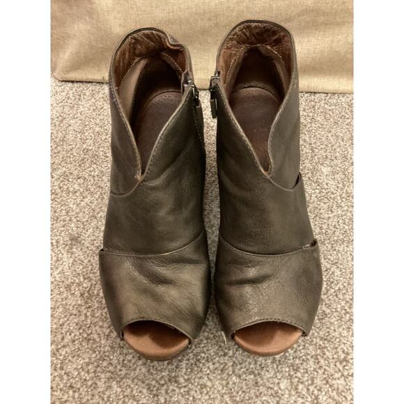 Dansko Women's Delphina Peep Toe Bootie in Aged Bronze Metallic, sz 37 - Picture 5 of 9